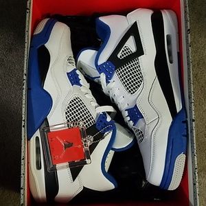 BRAND New Air Jordan 4 Retro Size 10.5 308497 117
